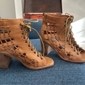 Chic Tan Lace-Up Women's Boots